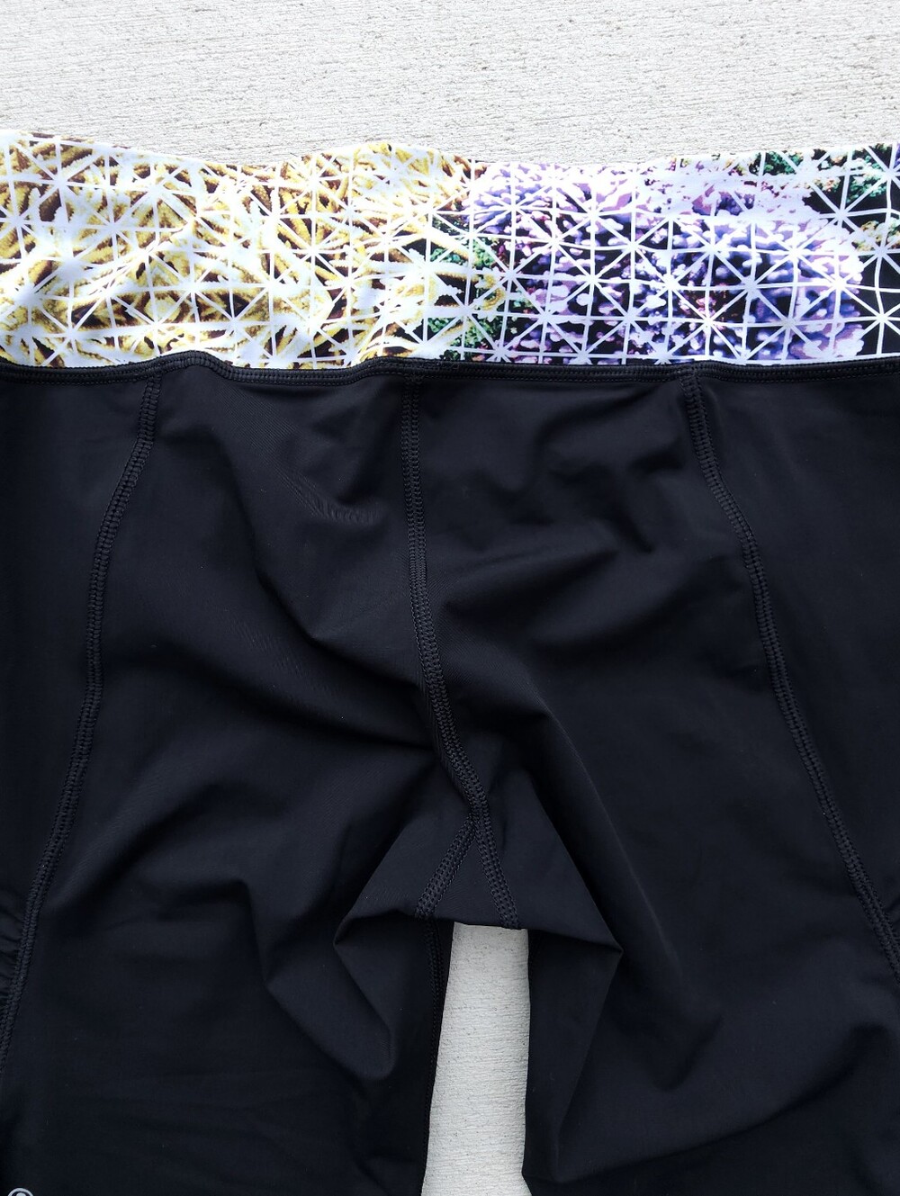 Lululemon Run For Your Life Capri Black Leggings Crop Size 8 Vent Hidden Pockets - Picture 10 of 10